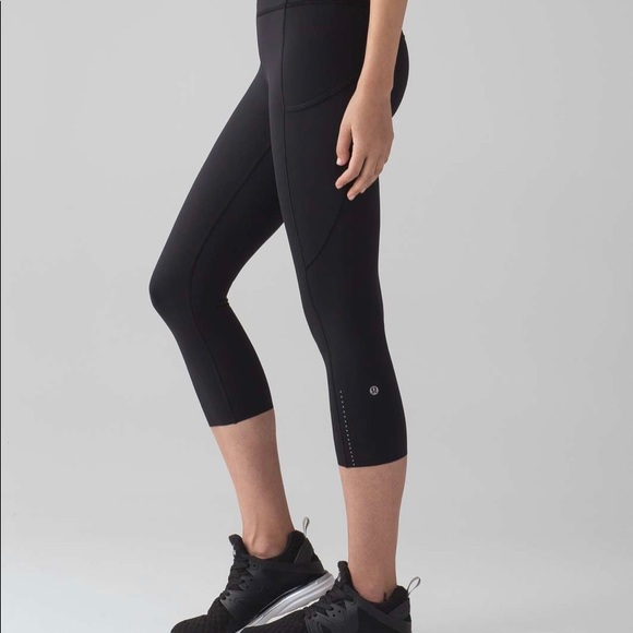lululemon athletica Pants - LuLulemon Fast and Free Crop II Black Capri Leggings Size 4